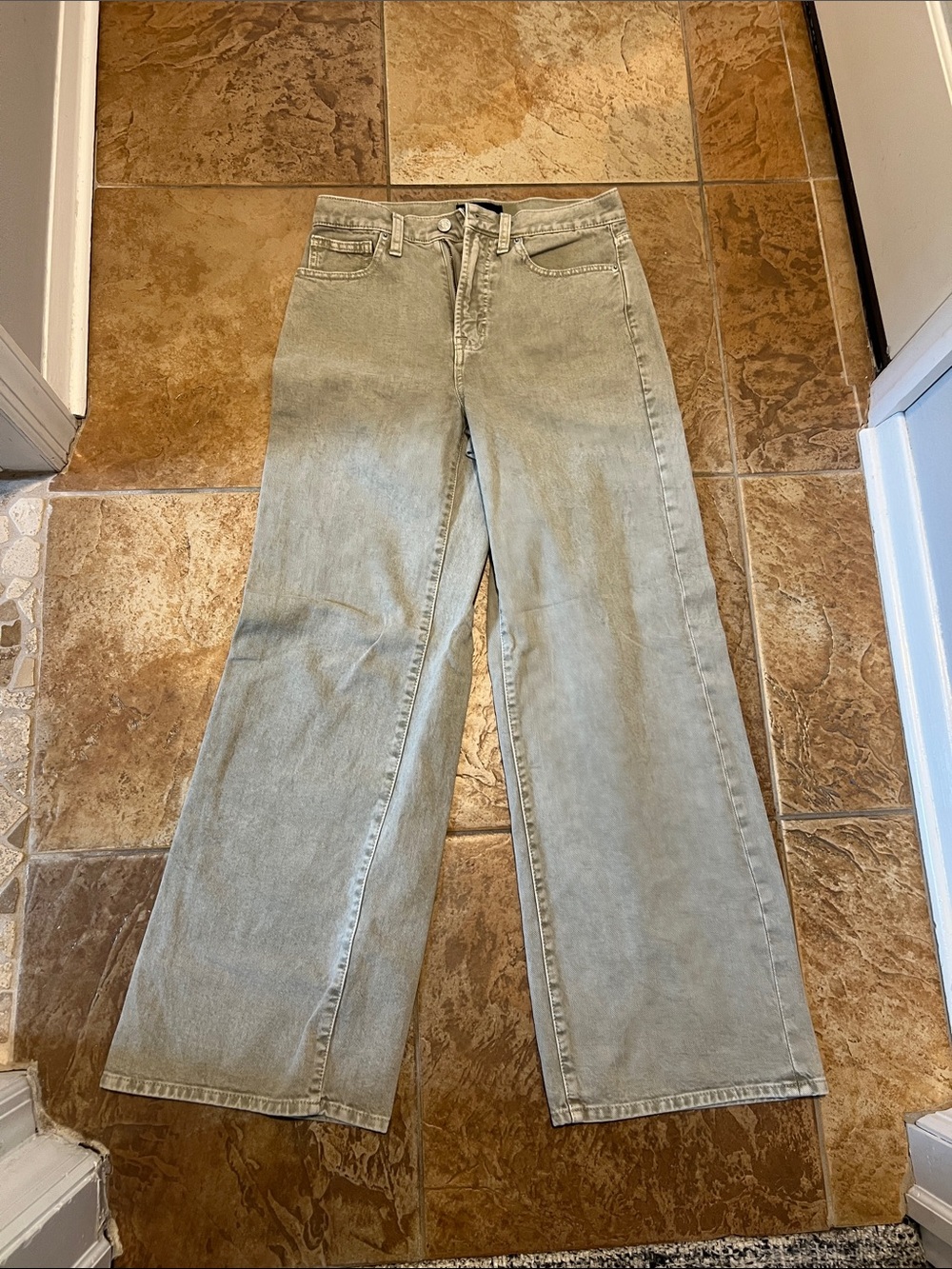 GAP Wide-Leg Jeans in Light Olive